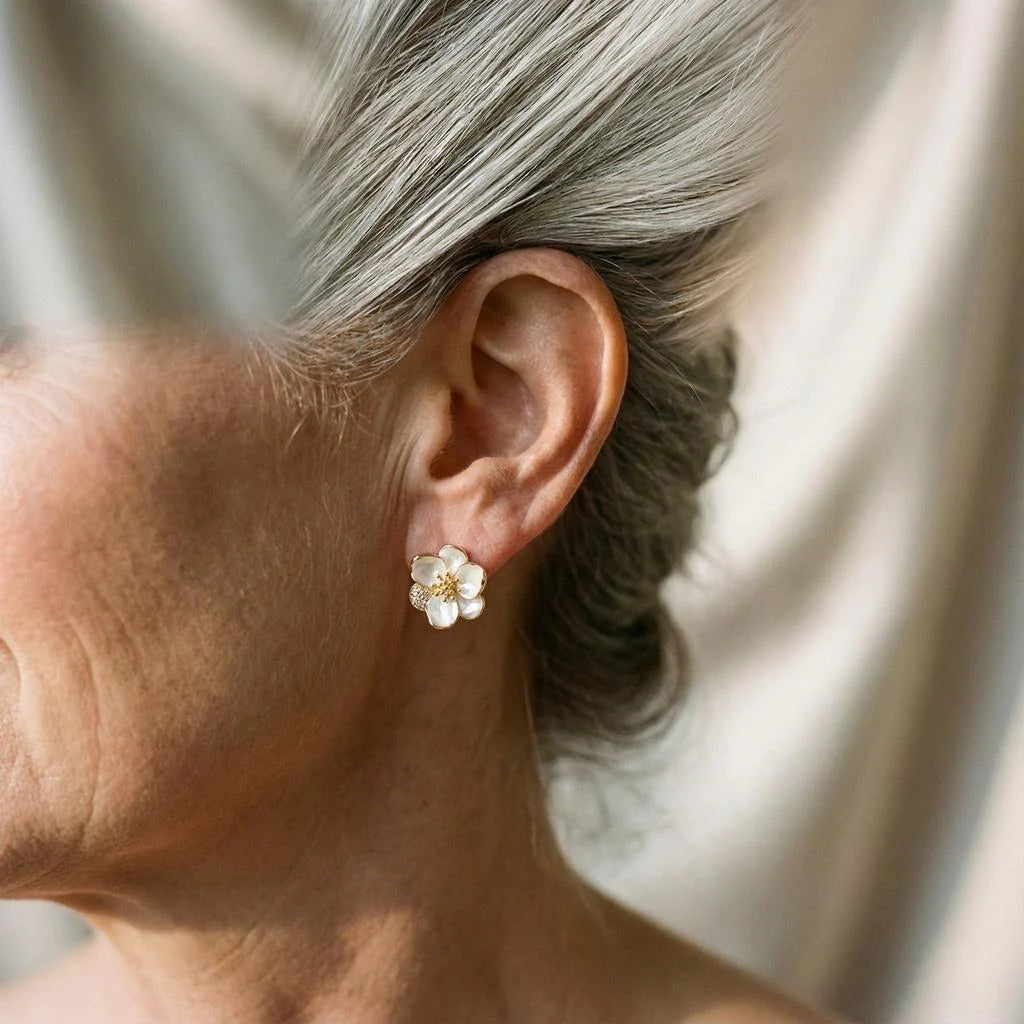 Chic Leaf-Inspired Earrings for a Touch of Elegance