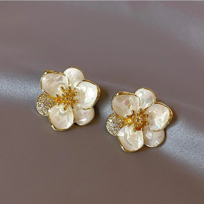 Chic Leaf-Inspired Earrings for a Touch of Elegance